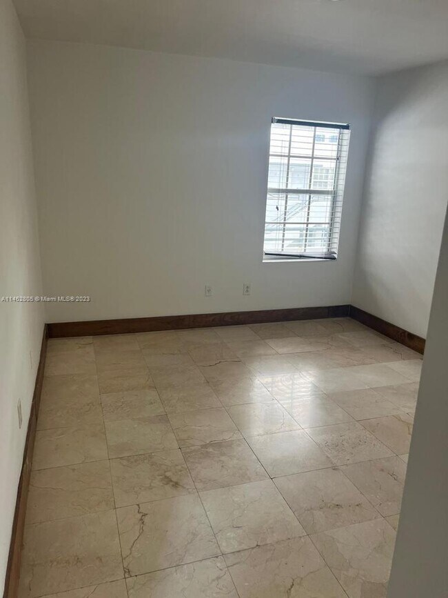 Foto del edificio - 551 NE 62nd St