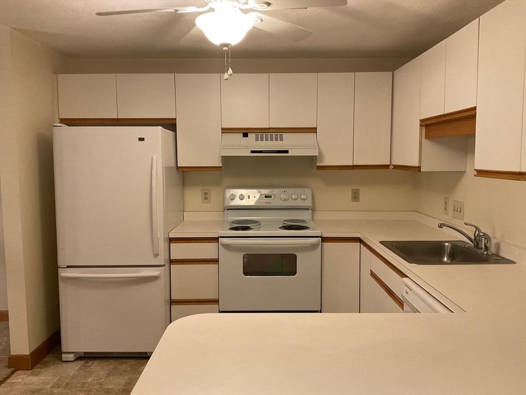 634 Main St Unit 8, Walpole, MA 02081 Condo for Rent in Walpole, MA
