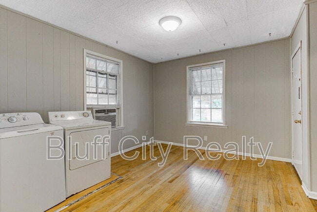 Building Photo - 2567 Madison Ave