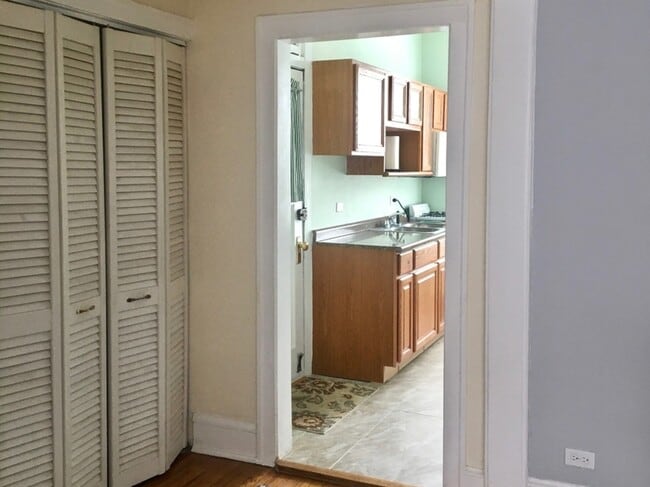 Foto del edificio - 844 Hinman Ave