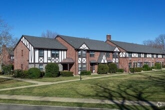 Building Photo - 1548 August Rd