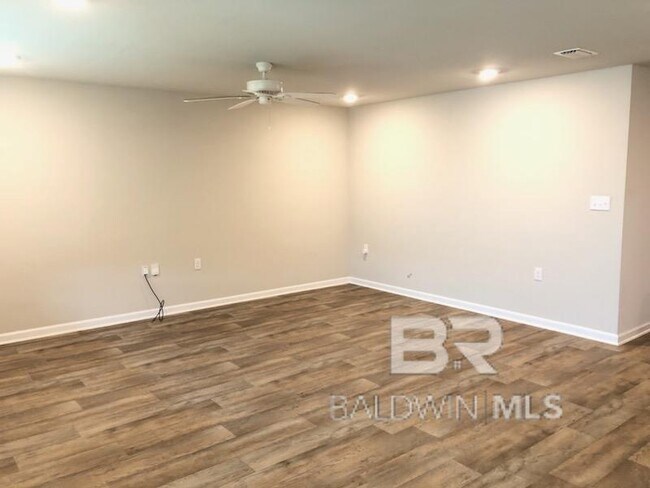 Foto del edificio - 8114 Irwin Loop