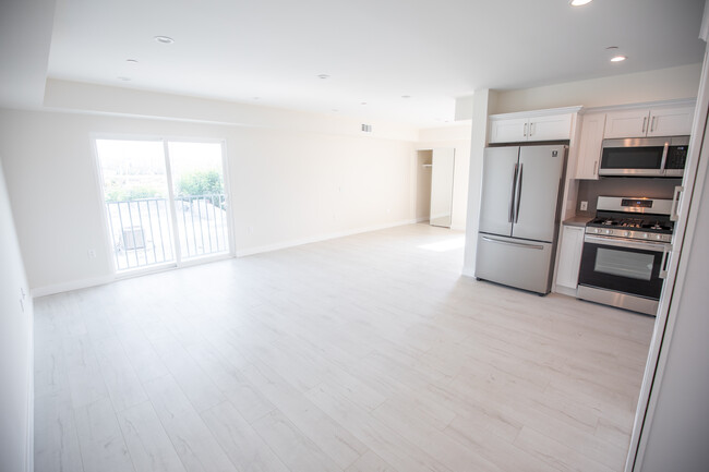 Building Photo - 7310 Eton Ave