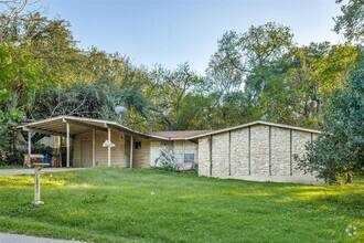 Building Photo - 607 Thrush Ave