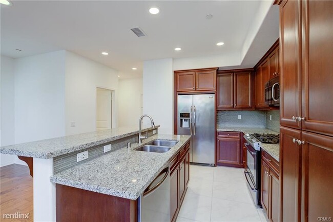 Building Photo - 4 br, 2.5 bath House - 5859 Levi Ln