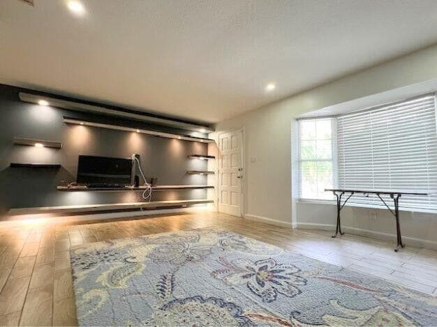 Foto del edificio - 9148 Oakwood Dr