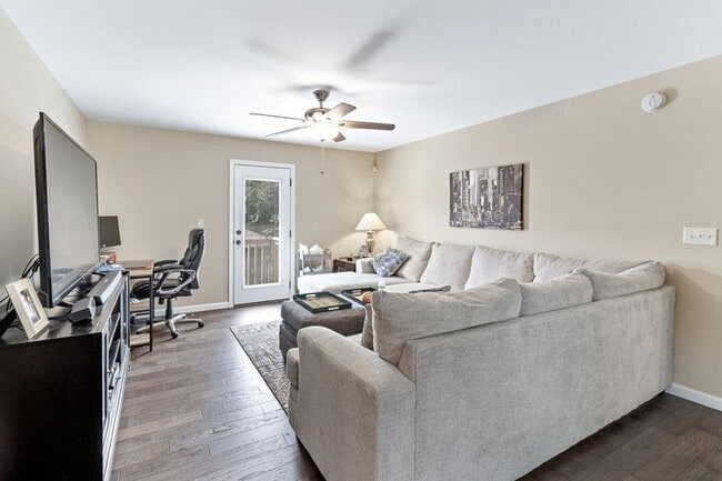 Building Photo - 1672 Southern Heights Cir SE