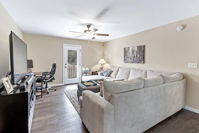 Foto del edificio - 1672 Southern Heights Cir SE