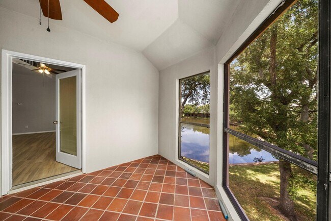 Foto del edificio - 4144 Greystone Way