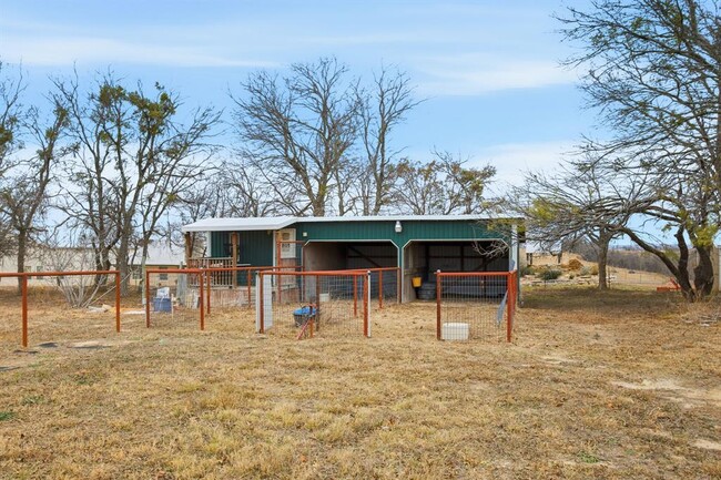 Building Photo - 610 Eastview Dr