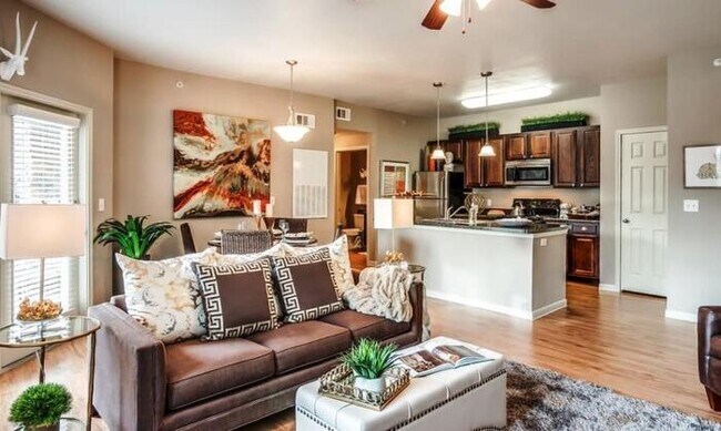 Foto del edificio - 8828 N Riverside Dr