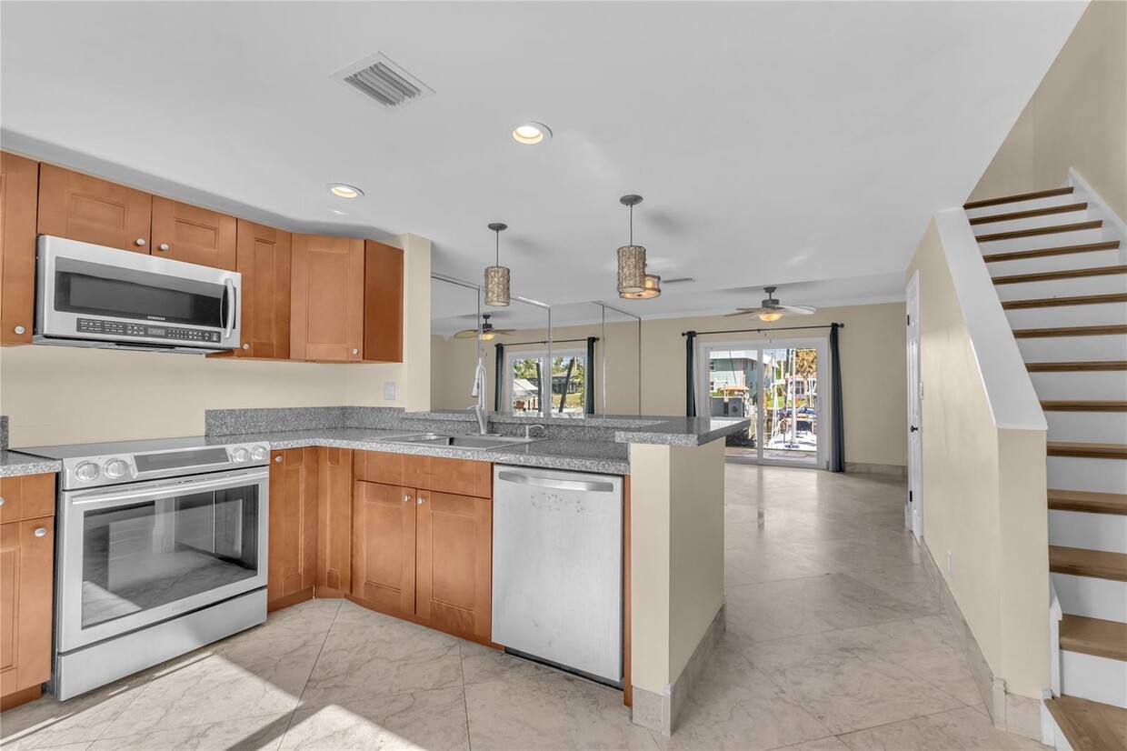 Foto principal - 2541 NE 15th St