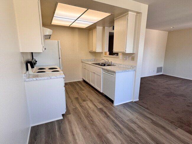 Foto del edificio - 630 Bridgeport Cir