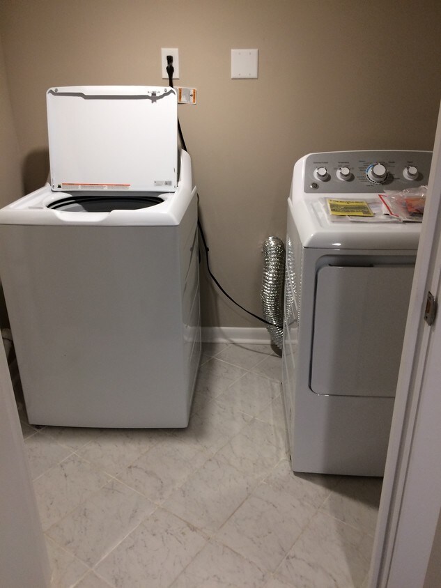 private laundry, with separate closet - 8329 Pritchard Pl