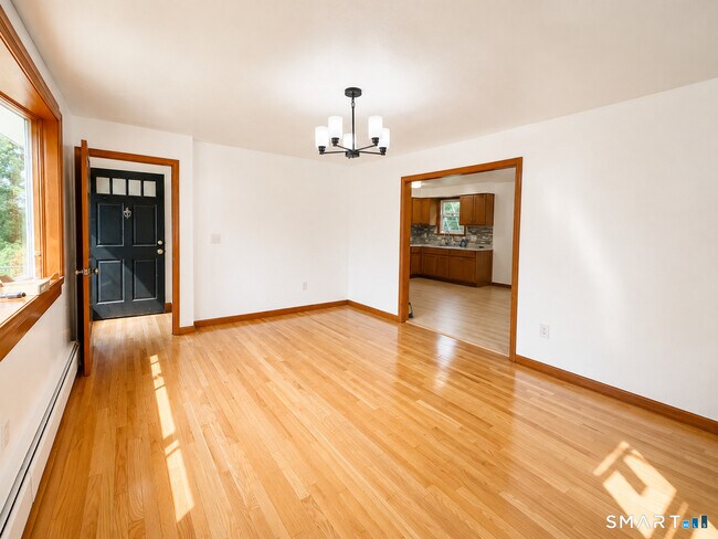 Foto del edificio - 98 Hartley Dr
