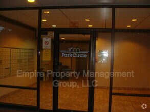 Building Photo - 1600 Park Cir