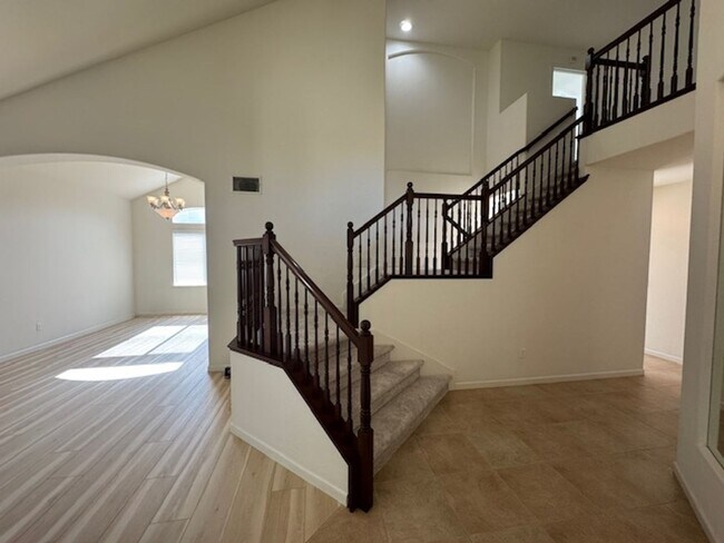 Building Photo - Beautiful 4 bedroom with loft in Anatolia!