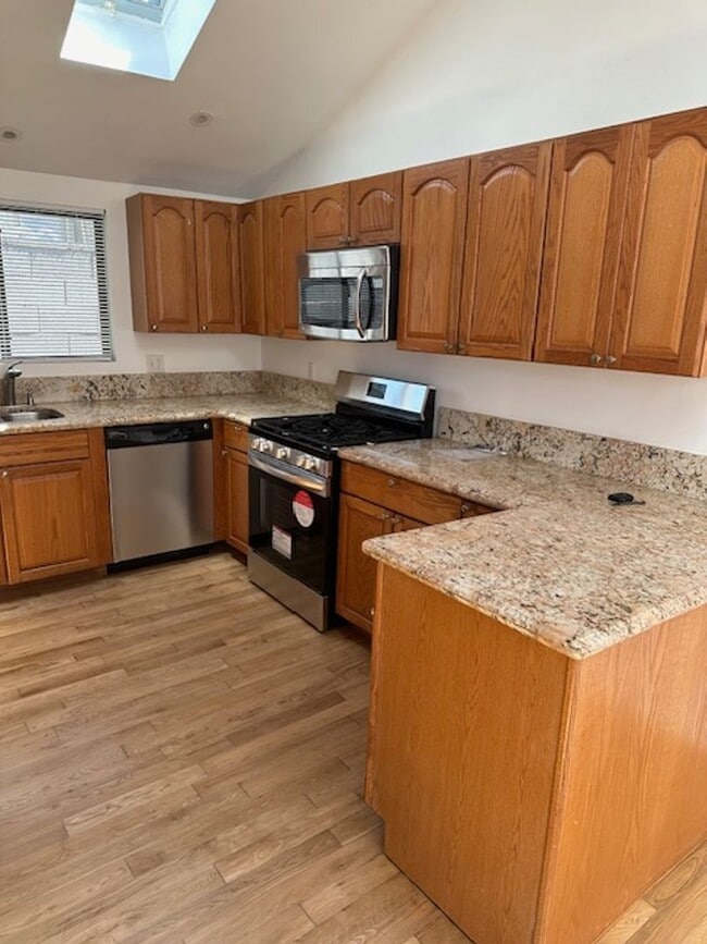 Photo - 304 N Francisca Ave Townhome