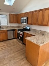 Building Photo - 304 N Francisca Ave