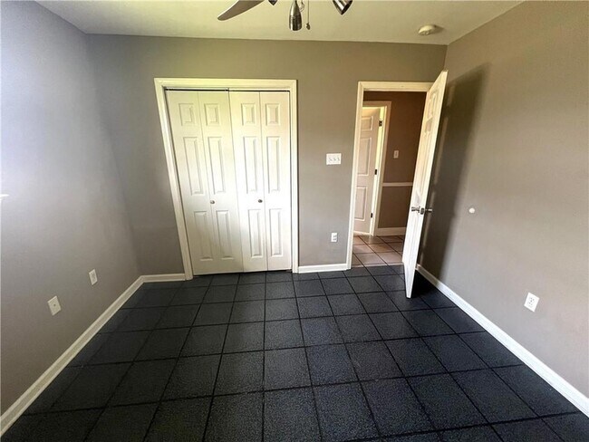 Building Photo - 2104 Lena Dr