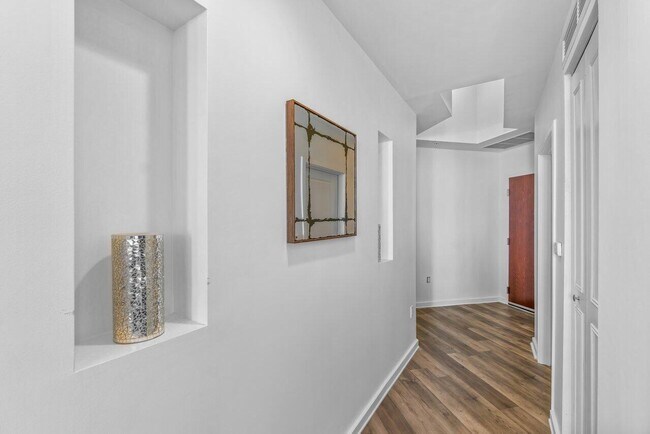 Foto del edificio - 300 S Australian Ave