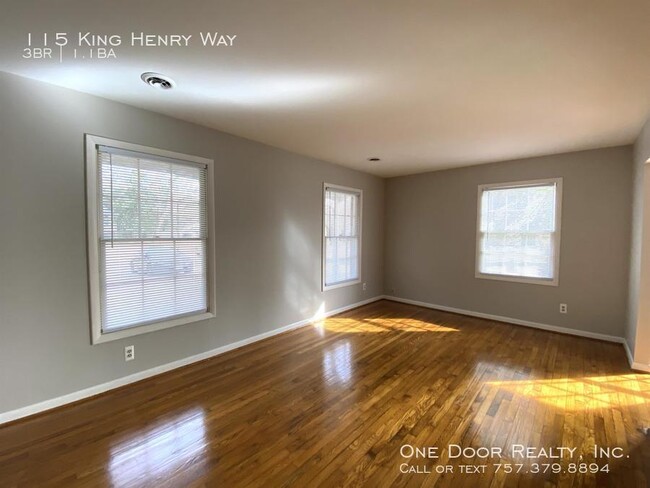 Building Photo - 115 King Henry Way