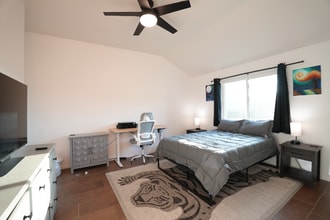 Building Photo - 804 Sylvia Ln