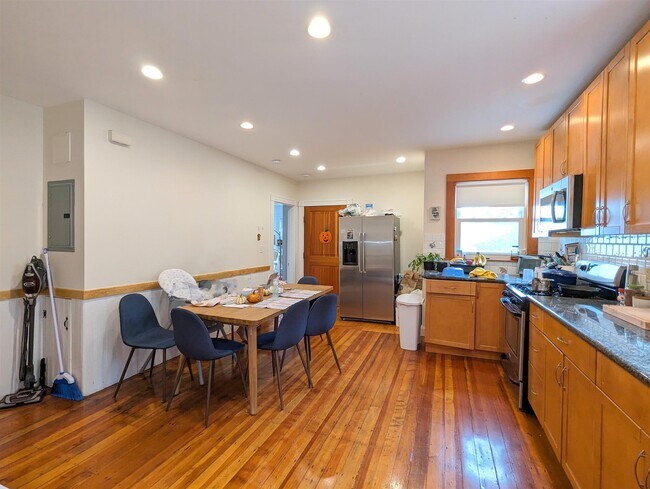 Building Photo - 36 Orchard St