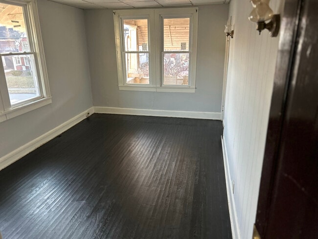 Building Photo - 491 Allyn St