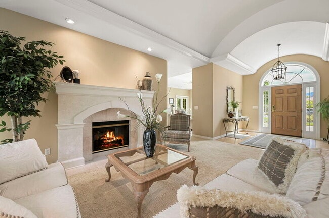 Building Photo - 3749 Hill Cir