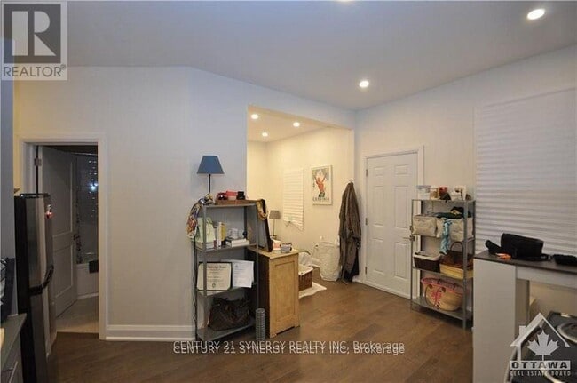 Building Photo - 571 McLeod St