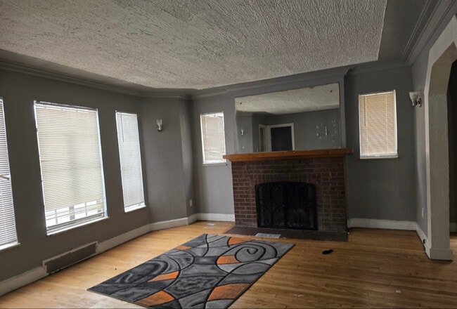 Building Photo - 14338 Lauder St