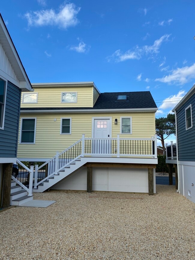 Building Photo - 101 W Cove Way