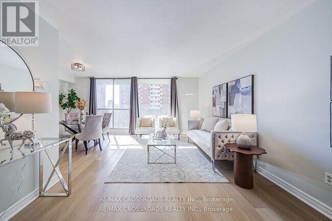 Building Photo - 5 Massey Square