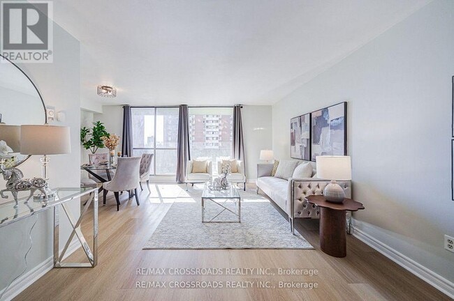 Photo du bâtiment - 5 Massey Square