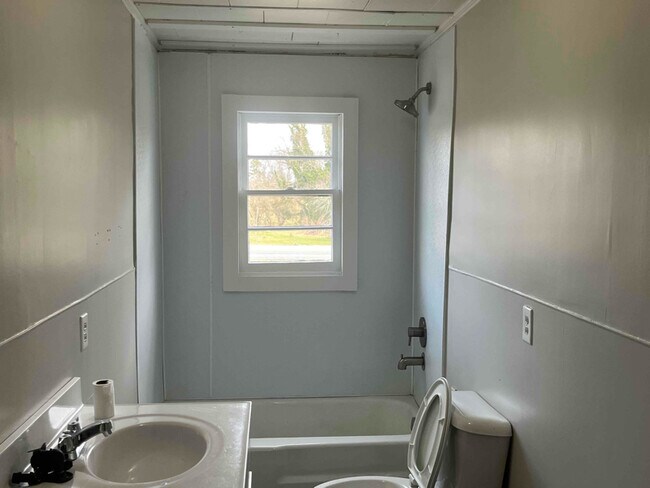 Foto del edificio - 8402 Duncan Bridge Rd