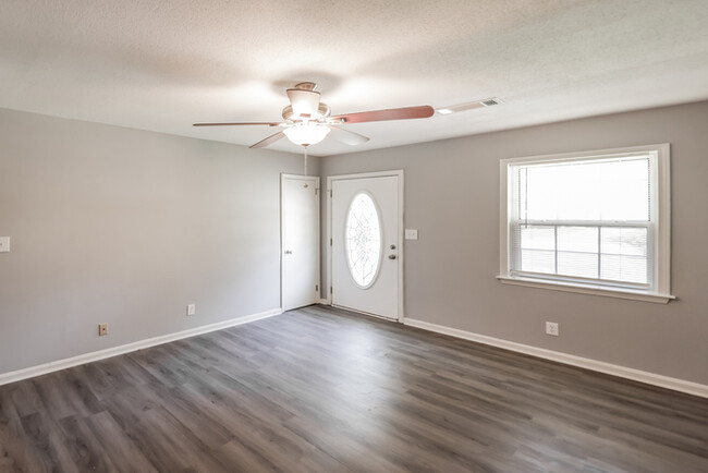 Foto del edificio - 3 Bedroom Home in Northport, AL