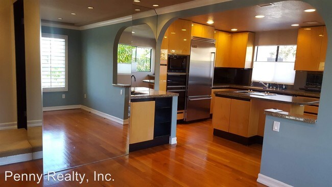 Building Photo - 3946 La Jolla Village Dr