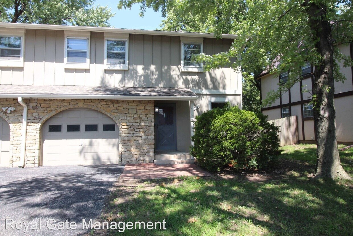 Primary Photo - 3 br, 2.5 bath House - 10720 W 88th Terrace
