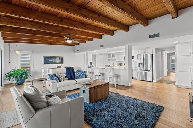 Foto del edificio - 200 120th Ave W