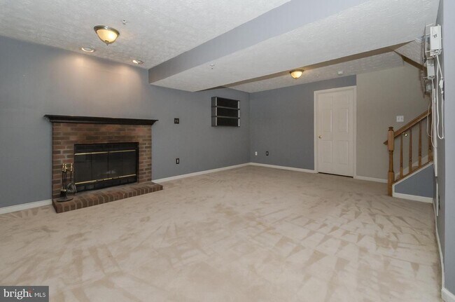 Building Photo - 8731 Castlerock Ct