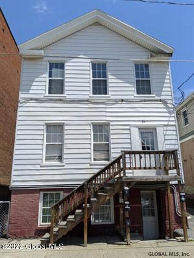 84 Main St Unit 4, Cohoes, NY 12047 Room for Rent in Cohoes, NY