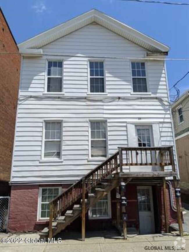 Building Photo - 84 Main St