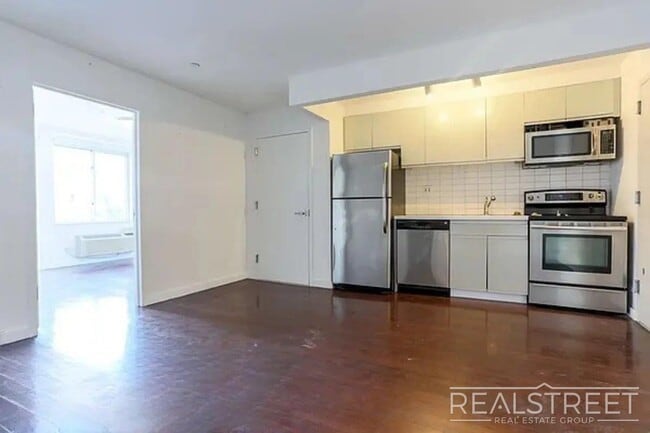 Building Photo - Flexible 1BR + Office or 2BR in Bushwick | Laundry & Two Rooftop Decks