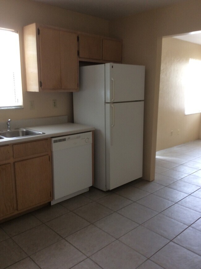 Building Photo - 2br 1ba House