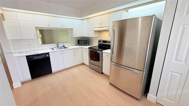 Foto del edificio - 13105 SW 16th Ct