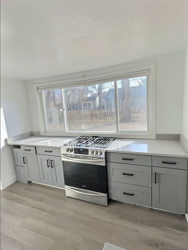 Foto del edificio - Charming 1-Bedroom Apartment near Downtown Ogden!