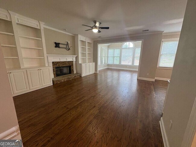 Building Photo - 1150 Lamont Cir