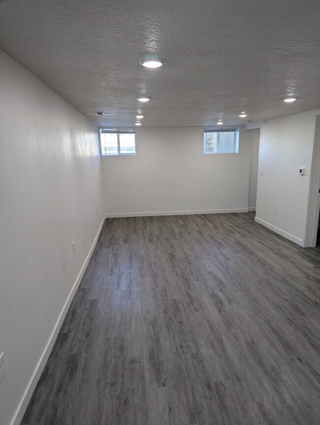 Building Photo - 915 E 1300 S