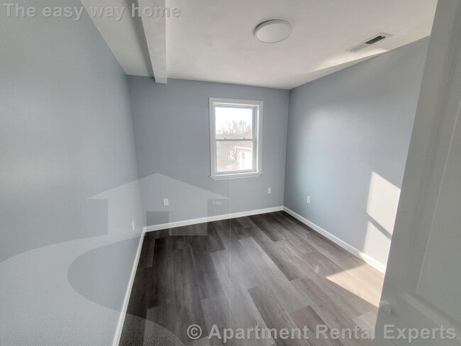 Building Photo - 289 Fellsway W